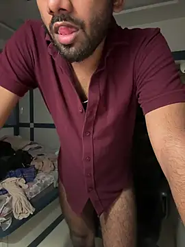 Snapshot of desihairydaddy chatting on July 31, 7:22 pm desihairydaddy online show from July 31, 7:22 pm