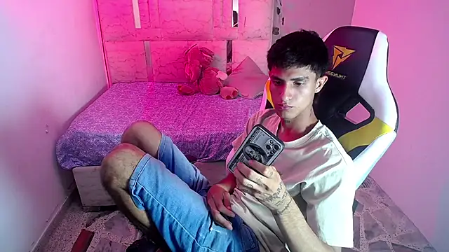 AUSTIN BOYY online show from June 26, 9:42 pm