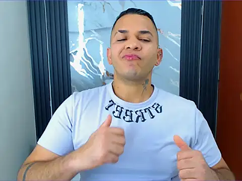 Snapshot of cristhian_gamboa chatting on July 9, 9:58 pm cristhian gamboa online show from July 9, 9:58 pm