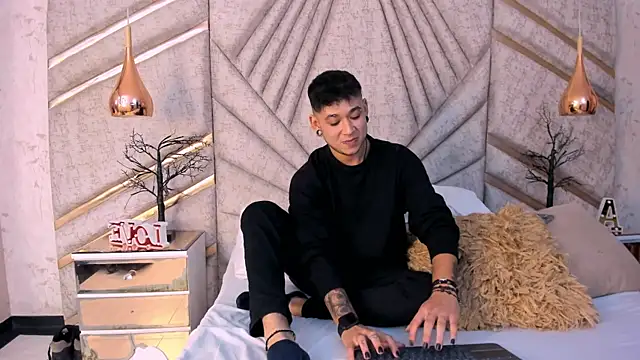 MarkLaurens online show from June 28, 3:18 pm
