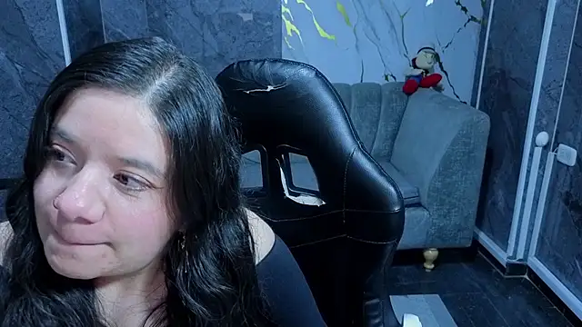 Lia Robertss b online show from June 30, 8:20 pm