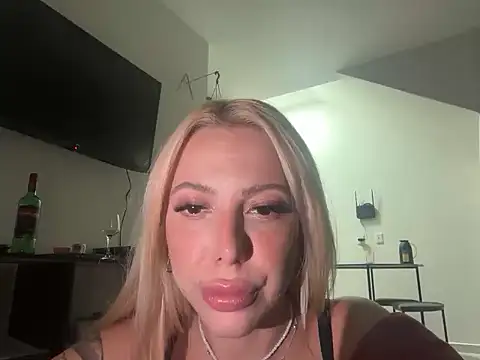 Snapshot of MargotRubi chatting on June 28, 6:41 am MargotRubi online show from June 28, 6:41 am