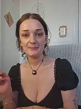 Snapshot of bloom-violetmoon chatting on June 30, 4:45 am bloom-violetmoon online show from June 30, 4:45 am