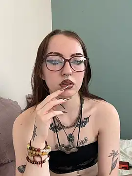Ellie Whitfield online show from July 9, 2:16 pm