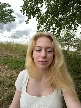 Snapshot of CarlottaRose chatting on July 1, 12:38 pm CarlottaRose online show from July 1, 12:38 pm