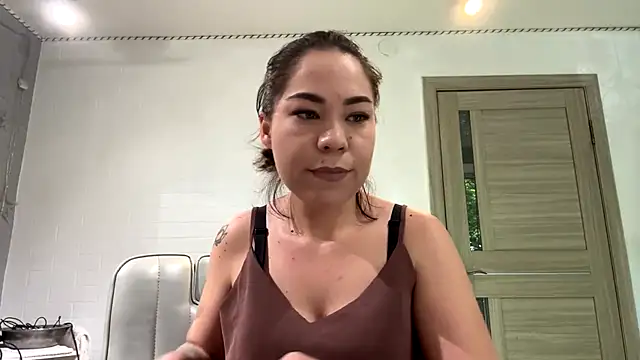 Snapshot of EllianaJess chatting on July 15, 5:58 am EllianaJess online show from July 15, 5:58 am