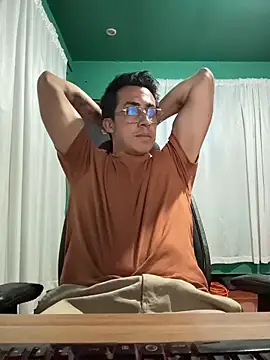 Snapshot of Andy_n_cat chatting on July 1, 12:11 am Andy n cat online show from July 1, 12:11 am