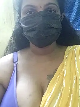 Snapshot of Poojitha-Queen chatting on June 29, 6:29 pm Poojitha-Queen online show from June 29, 6:29 pm