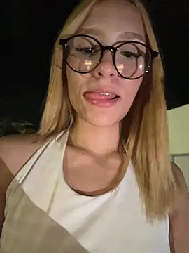 Snapshot of Lucy_lu01 chatting on July 5, 4:41 am Lucy lu01 online show from July 5, 4:41 am