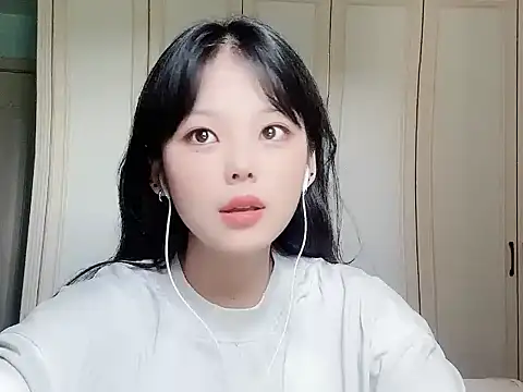 lila82828 online show from July 8, 4:13 am