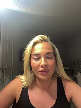 Snapshot of MarnieMilfxox chatting on July 7, 8:56 pm MarnieMilfxox online show from July 7, 8:56 pm