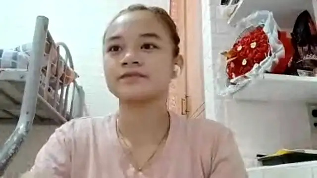Snapshot of NomaBadalamenti chatting on July 7, 5:43 am NomaBadalamenti online show from July 7, 5:43 am