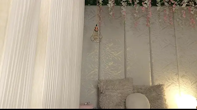 MiiaBloom  online show from July 7, 7:39 pm