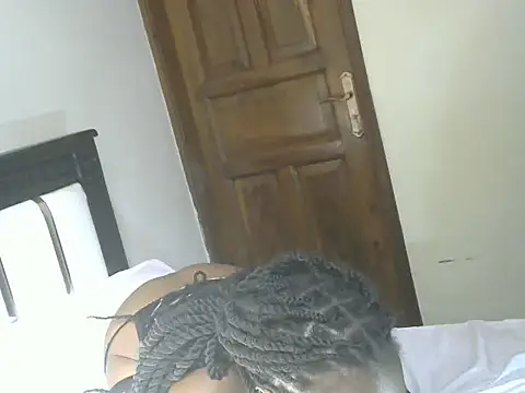 Snapshot of thickpetite chatting on July 6, 7:04 am thickpetite online show from July 6, 7:04 am