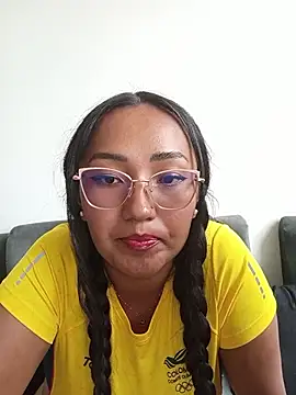 Snapshot of chells_ chatting on July 7, 6:22 pm chells online show from July 7, 6:22 pm