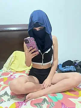 Snapshot of BritneyLoveX chatting on July 10, 5:40 am BritneyLoveX online show from July 10, 5:40 am