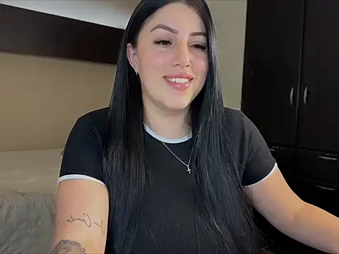itsLucia  online show from July 16, 1:02 am