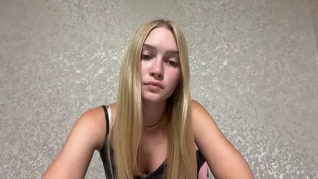 blondegirl2026 online show from July 3, 6:25 pm