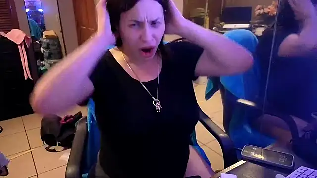 imisamoore69 online show from March 8, 9:12 am