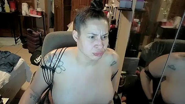 imisamoore69 online show from June 20, 9:03 am