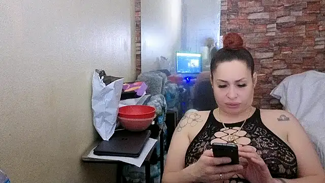 imisamoore69 online show from February 14, 8:53 pm