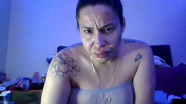 Snapshot of imisamoore69 chatting on November 17, 7:34 am imisamoore69 online show from November 17, 7:34 am