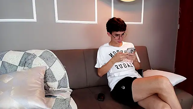Alejo and Patrick online show from July 2, 3:18 pm