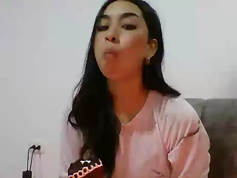 Snapshot of Kaia_Bloom chatting on July 3, 2:18 am Kaia Bloom online show from July 3, 2:18 am