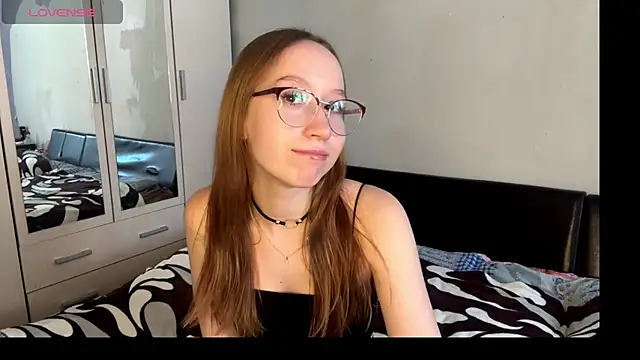 Snapshot of Maxine_X chatting on July 4, 7:48 am Maxine X online show from July 4, 7:48 am