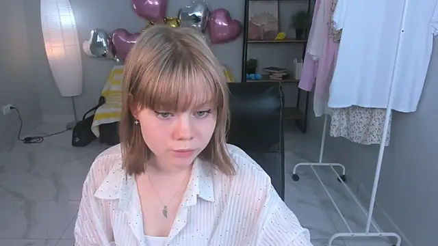 Snapshot of Kim_Adams_ chatting on July 4, 9:59 am Kim Adams online show from July 4, 9:59 am