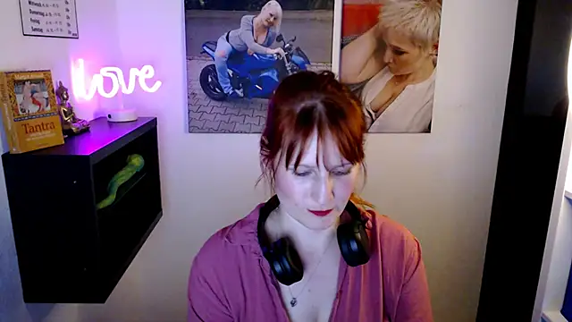 Snapshot of GileraBabe chatting on July 21, 6:53 pm GileraBabe online show from July 21, 6:53 pm