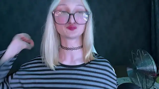 Snapshot of smeet_mary chatting on July 7, 7:09 am smeet mary online show from July 7, 7:09 am