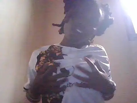 Snapshot of Black_beautygirlll chatting on July 4, 10:43 am Black beautygirlll online show from July 4, 10:43 am