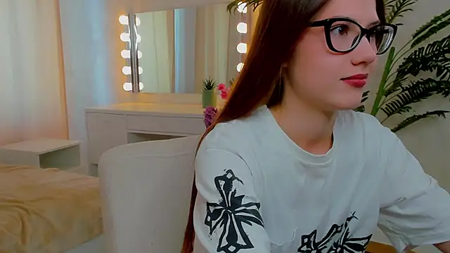 Snapshot of RobinFloros chatting on July 6, 9:38 am RobinFloros online show from July 6, 9:38 am