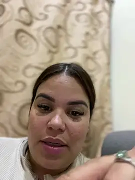 Snapshot of AliceStarshine chatting on March 20, 2:40 am AliceStarshine online show from March 20, 2:40 am