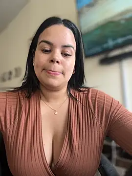 Snapshot of AliceStarshine chatting on November 4, 2:54 pm AliceStarshine online show from November 4, 2:54 pm