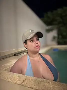 Snapshot of AliceStarshine chatting on December 13, 8:04 pm AliceStarshine online show from December 13, 8:04 pm