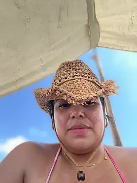 Snapshot of AliceStarshine chatting on December 16, 6:23 pm AliceStarshine online show from December 16, 6:23 pm