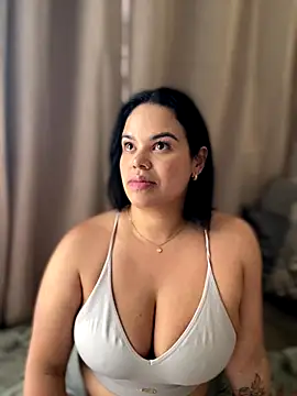 Snapshot of AliceStarshine chatting on November 5, 12:19 pm AliceStarshine online show from November 5, 12:19 pm