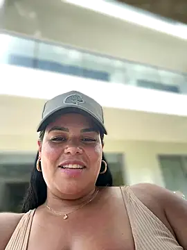 Snapshot of AliceStarshine chatting on December 17, 6:35 pm AliceStarshine online show from December 17, 6:35 pm