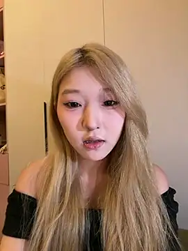 liyiyi- online show from July 6, 10:55 am