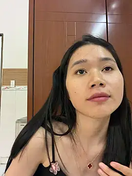 xiaoqiaoyy online show from July 8, 1:23 pm