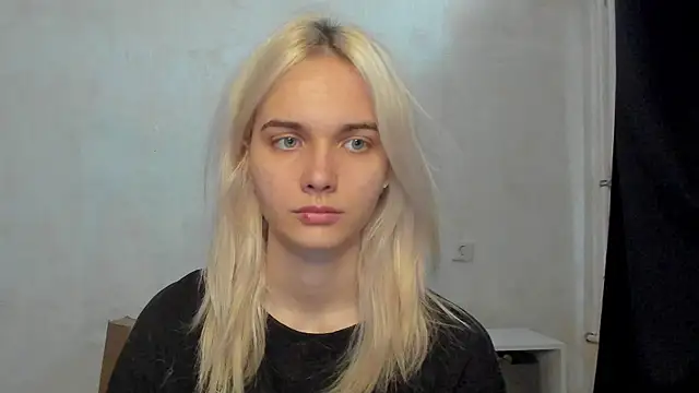 Snapshot of LanaCute chatting on July 12, 8:15 am LanaCute online show from July 12, 8:15 am
