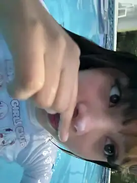 Snapshot of chlloe_larson chatting on July 5, 11:22 pm chlloe larson online show from July 5, 11:22 pm