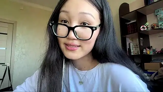 QueenOfCute online show from July 6, 4:19 am