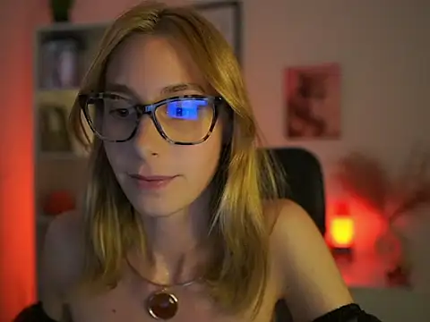 RachelMoore18 online show from July 6, 8:32 am