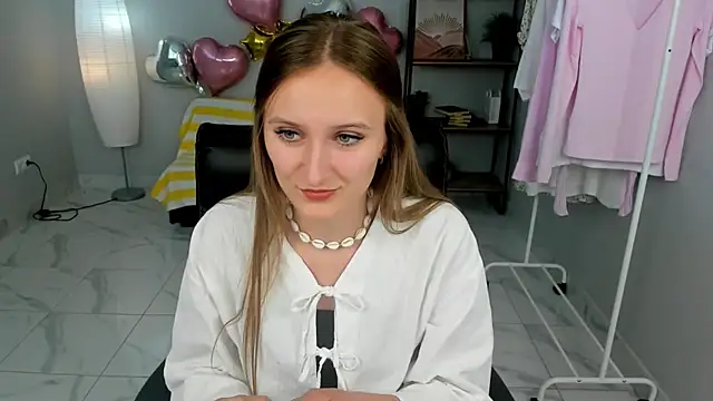 Snapshot of Melissa_Bryant chatting on July 8, 11:44 am Melissa Bryant online show from July 8, 11:44 am