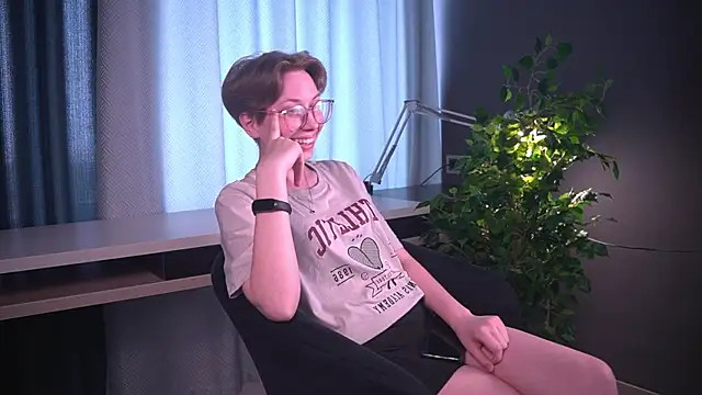 JulietaSthole online show from July 7, 8:40 am