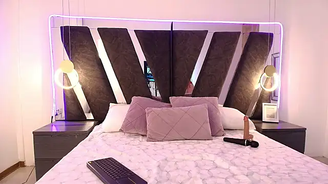 sophia lewis   online show from July 6, 5:15 pm
