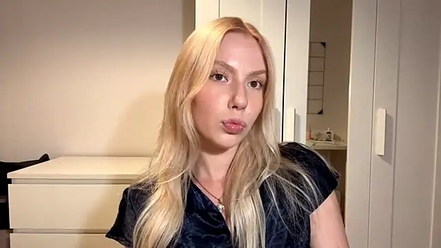 KerryKausch online show from July 15, 8:27 pm